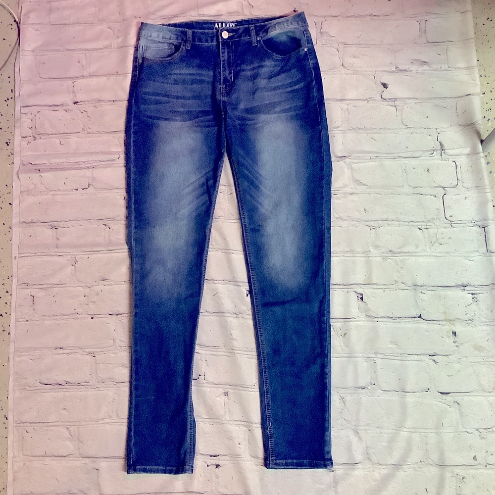 ALLOY APPAREL WOMENS JEANS.